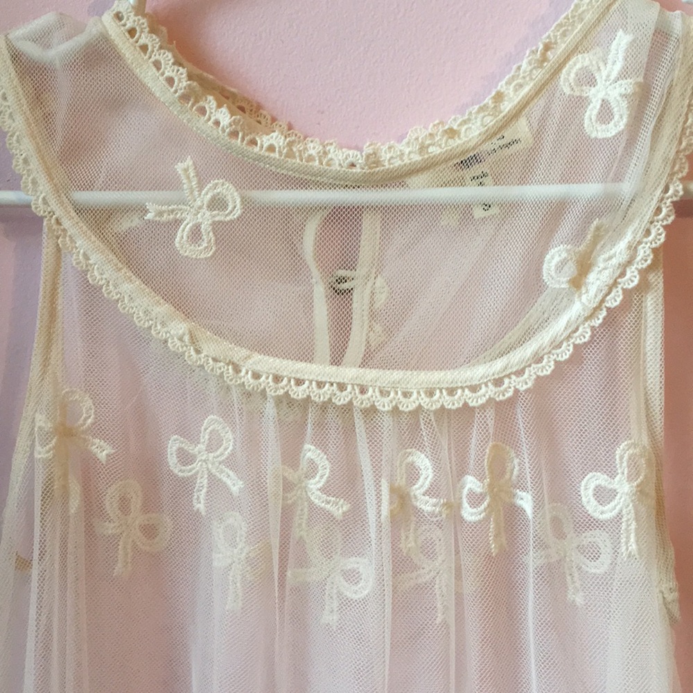 Lace top - Picture 3 of 4